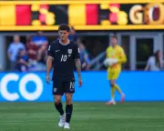 Christian Pulisic fractures leg in US World Cup loss, out weeks