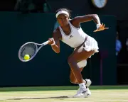 Coco Gauff fights back to beat Jessica Pegula, reaches Wimbledon semi-final