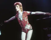 David Bowie archive to tour UK with over 100 artefacts from V&A collection
