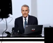 Dermot Murnaghan, former BBC and Sky News presenter, dies of prostate cancer aged 68