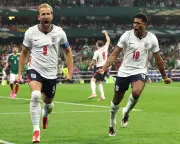England's 10 men hold off Mexico in Azteca thriller to reach World Cup quarter-finals