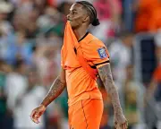 Fulham join race for West Ham's Crysencio Summerville; Xhaka stays at Sunderland