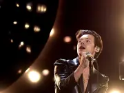 Harry Styles confused by cheering at Wembley until he sees fans dancing together