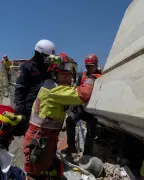 International rescuers arrive in Venezuela earthquake hellscape