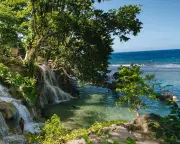 Jamaica's beach access battle: locals vs tourism privatization