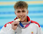 Jersey teen Nowacki wins historic Commonwealth gold in 200m breaststroke