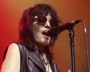 Joan Jett and the Blackhearts review – rip-roaring rock history, but why Gary Glitter cover?