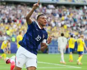Kylian Mbappé at the double as France dominate Sweden in World Cup masterclass