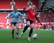 Layla Drury, 17, signs first professional deal with Manchester United Women
