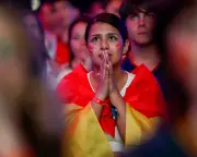 Madrid fans brave heat and boredom to cheer Spain to World Cup victory over Argentina