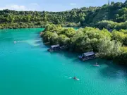 Maldives-like lake with overwater lodges less than 1 hour from London