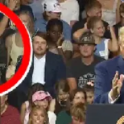 Man mocks Trump's mannerisms behind his back during Georgia rally