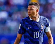 Mbappé hits back at Paraguayan senator over racist attack