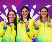 Meg Harris dethrones O'Callaghan as Australia extends Glasgow swimming gold rush