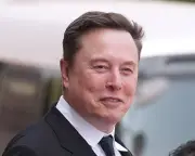 Musk posted twice as much on UK race and immigration as on SpaceX before IPO