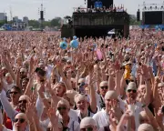 Pitbull and fans set Guinness World Record for largest gathering of people wearing bald caps at London show