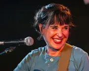 Post your questions for Kristin Hersh on her five-decade alt-rock career
