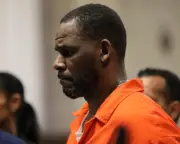 R Kelly formally asks Trump to commute his 31-year prison sentence