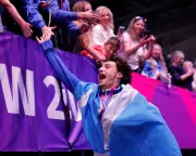 Reuben Ward wins Commonwealth gymnastics gold after teammate's fall