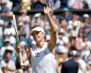 Swiatek puts tears and fears behind her to dismantle Pliskova at Wimbledon