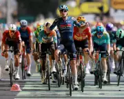 Tim Merlier wins stage 7 of Tour de France as Pogacar dominates