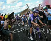 Tom Pidcock surges to fourth as Mauro Schmid wins Tour de France stage 13