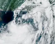 Tropical Storm Bertha strengthens as Gulf coast braces for flooding and surge
