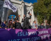 Two in five Britons think Muslims cannot integrate, poll finds