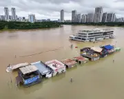 Typhoon Maysak leaves 11 dead, snakes on loose in China; Mumbai building collapses kill 13