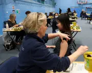 UK advisers recommend meningitis B vaccine for all teenagers on NHS