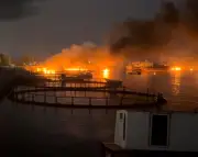 US Launches Second Day of Strikes on Iran After Trump Says Peace Deal 'Over'