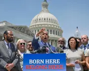 US Supreme Court Upholds Birthright Citizenship, Trump Calls on Congress to Act
