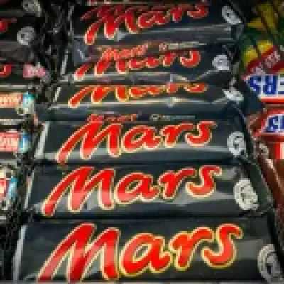 1991 Mars bar shows shrinkflation: 62.5g vs 40g today