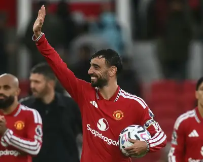 Bruno Fernandes hat-trick leads Manchester United to 5-2 win over Ipswich