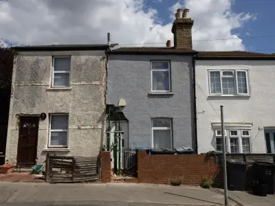 Croydon house collapse: Neighbours fear for safety on Love Lane