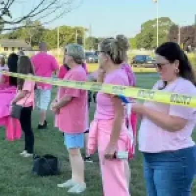 Hundreds rally for Lindsay Clancy outside trial over children's deaths