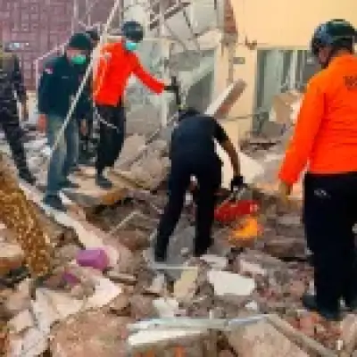 Indonesia earthquake: 7.7 magnitude kills five, triggers tsunami warning
