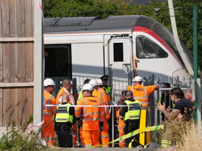 London rail speed limits to cut derailment risk after heat