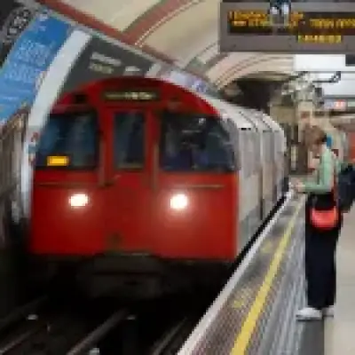 London Underground chaos as 12 lines delayed by extreme heat