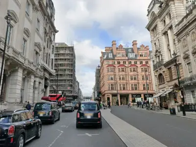 Mayfair nightclub loses licence after throat-slashing attack
