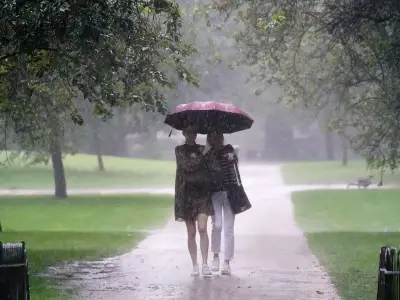 Met Office warns 20-30mm rain could hit UK after London heatwaves