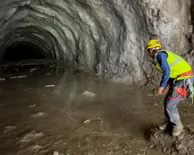 Nepal floods: 900 dead, hundreds trapped in hydropower tunnels
