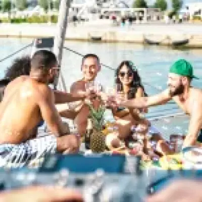 Parental travel safety tips for teens' first mates' holiday