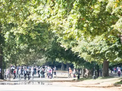 Royal Parks gardeners vote 95% for strike in pay dispute