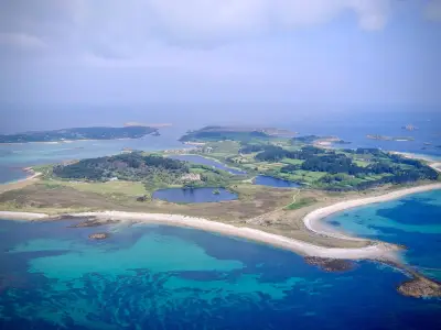 UK's 'Hawaii' Isles of Scilly: Day Trip from London with Dolphins
