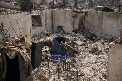 Washington wildfires force 60,000 to evacuate, destroy homes