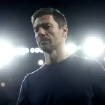 Xabi Alonso urged to drop Chelsea keeper Sanchez after Fulham win
