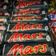 1991 Mars bar shows shrinkflation: 62.5g vs 40g today