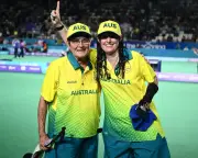 76-year-old Louise Hoskins becomes oldest Commonwealth Games gold medallist