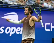 Alcaraz returns with straight-sets win over Safiullin at US Open